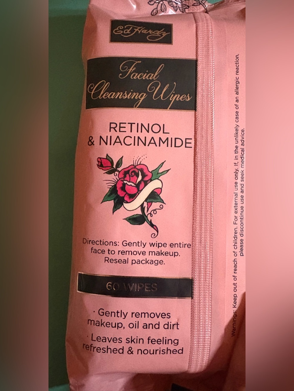 Ed Hardy Pink Retinol & Niacinamide Facial Cleansing Wipes - Picture 3 of 4